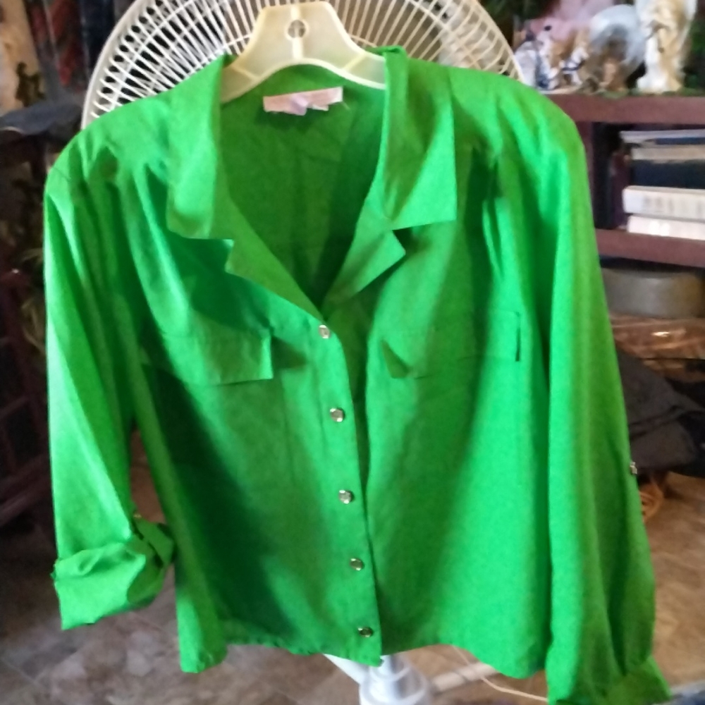 16W Laura and Jane collared button front and button up longsleeve green Shirt